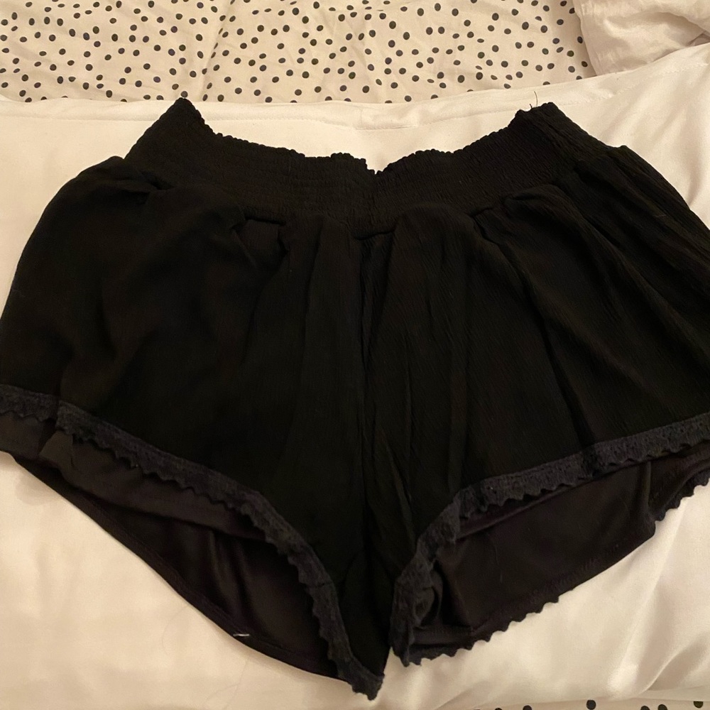 Elasticized  shorts with lace trim